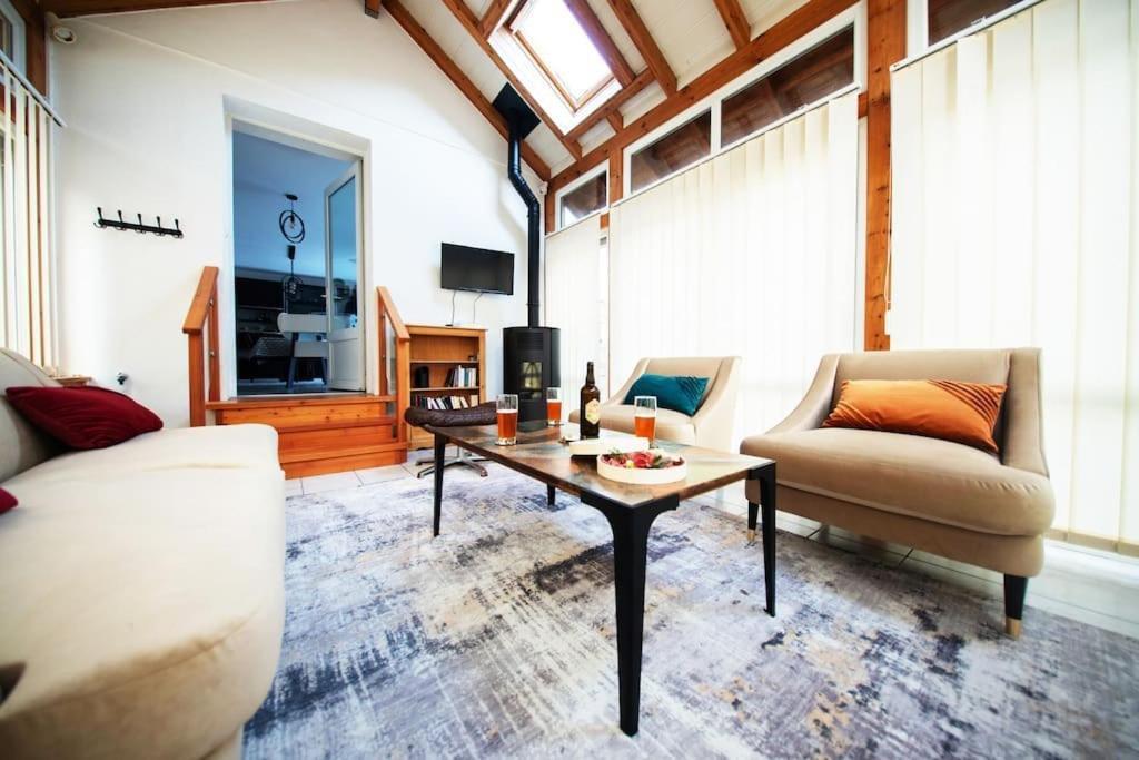 La Coquette ! Maison Au Coeur De La Bresse Avec Veranda Barbecue Garage Baby-Foot Et Barre De Son ภายนอก รูปภาพ